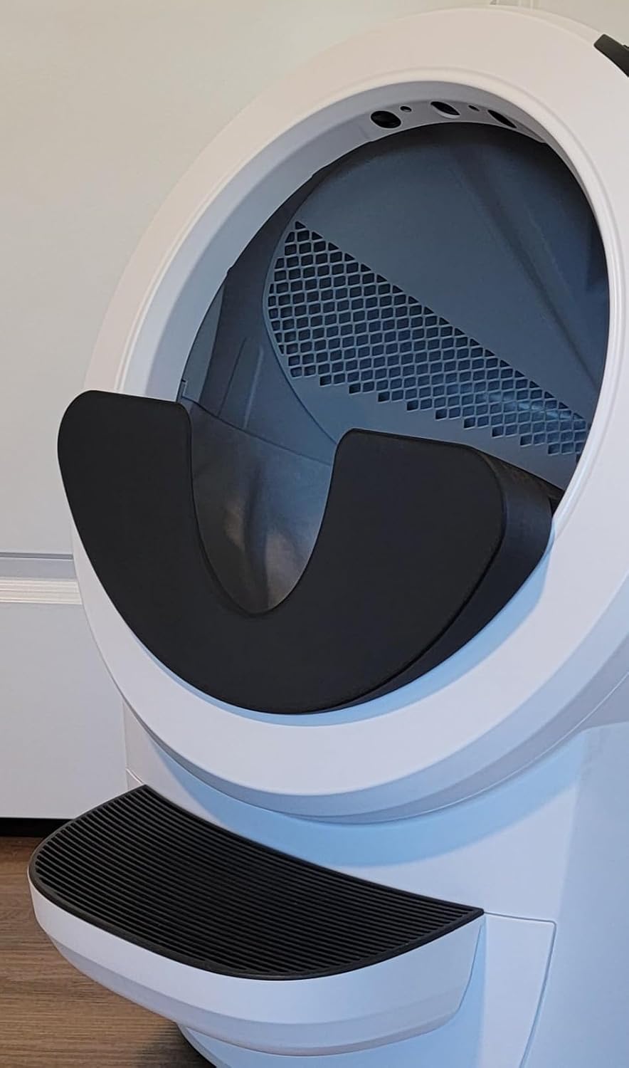 Max Shield for Litter-Robot 4 : Anti-Flicking, One-Piece Design (Black Max Shield)