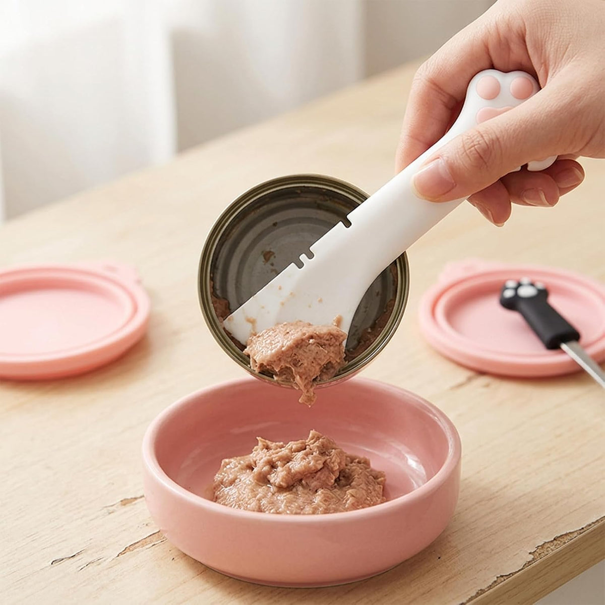 4 PCS Pet Food Can Accessory Set, Reusable Pink Silicone Can Lids with Feeding Shovel and Stainless Steel Spoon for Cat Dog Wet Food Storage