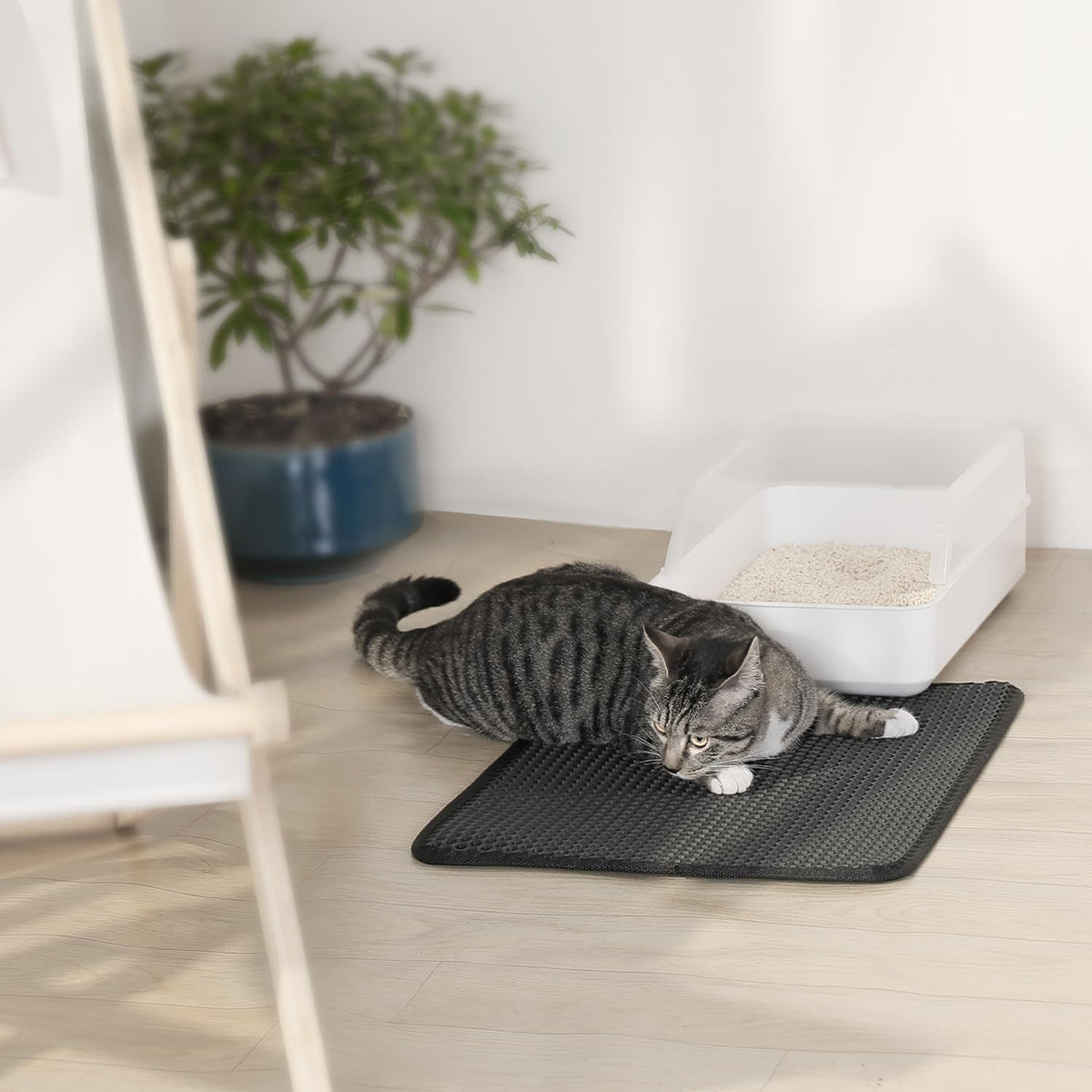 Cat Litter Trapping Mat, 27"x19" Universal Fit Litter Box Floor Mat, Hexagon Grids & Anti-Leak Base, Machine Washable, Non-Slip Kitty Mat for Most Homes, Black
