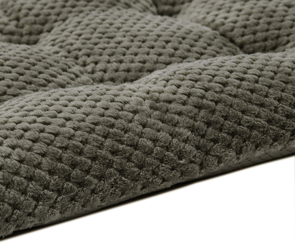 WONDER MIRACLE Fuzzy Deluxe Pet Beds, Super Plush Dog or Cat Beds Ideal for Dog Crates, Machine Wash & Dryer Friendly (15" x 23", S-Eagle Grey)