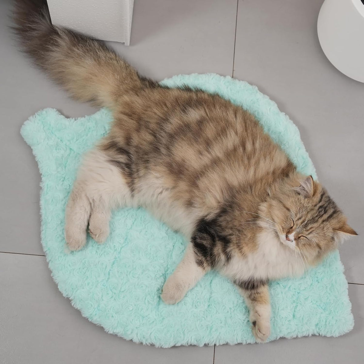 Cat Leaf Mat Cat Warm Bed Mat Comfortable Soft Fabric Breathable Cozy for All Seasons 26.5"x20.5" Ideal for Cats Small Pets