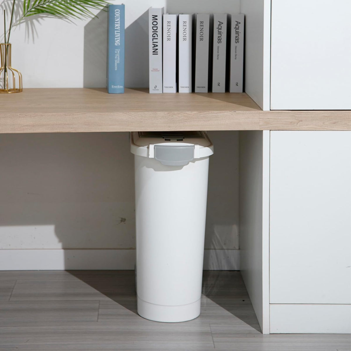 Airtight Pet Food Storage Container, Holds 30 Lbs