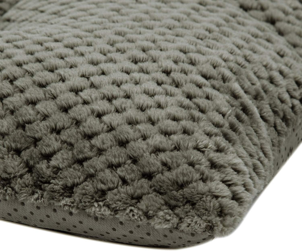 WONDER MIRACLE Fuzzy Deluxe Pet Beds, Super Plush Dog or Cat Beds Ideal for Dog Crates, Machine Wash & Dryer Friendly (15" x 23", S-Eagle Grey)