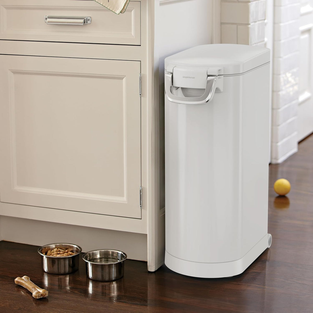 simplehuman X-Large Pet Food Storage Container, Holds 36-44 lb / 16-20 kg of Dry Dog Food, Cat Food, or Bird Seed, Airtight Lock-Tight Lid with Magnetic Scoop, BPA-Free, White Steel
