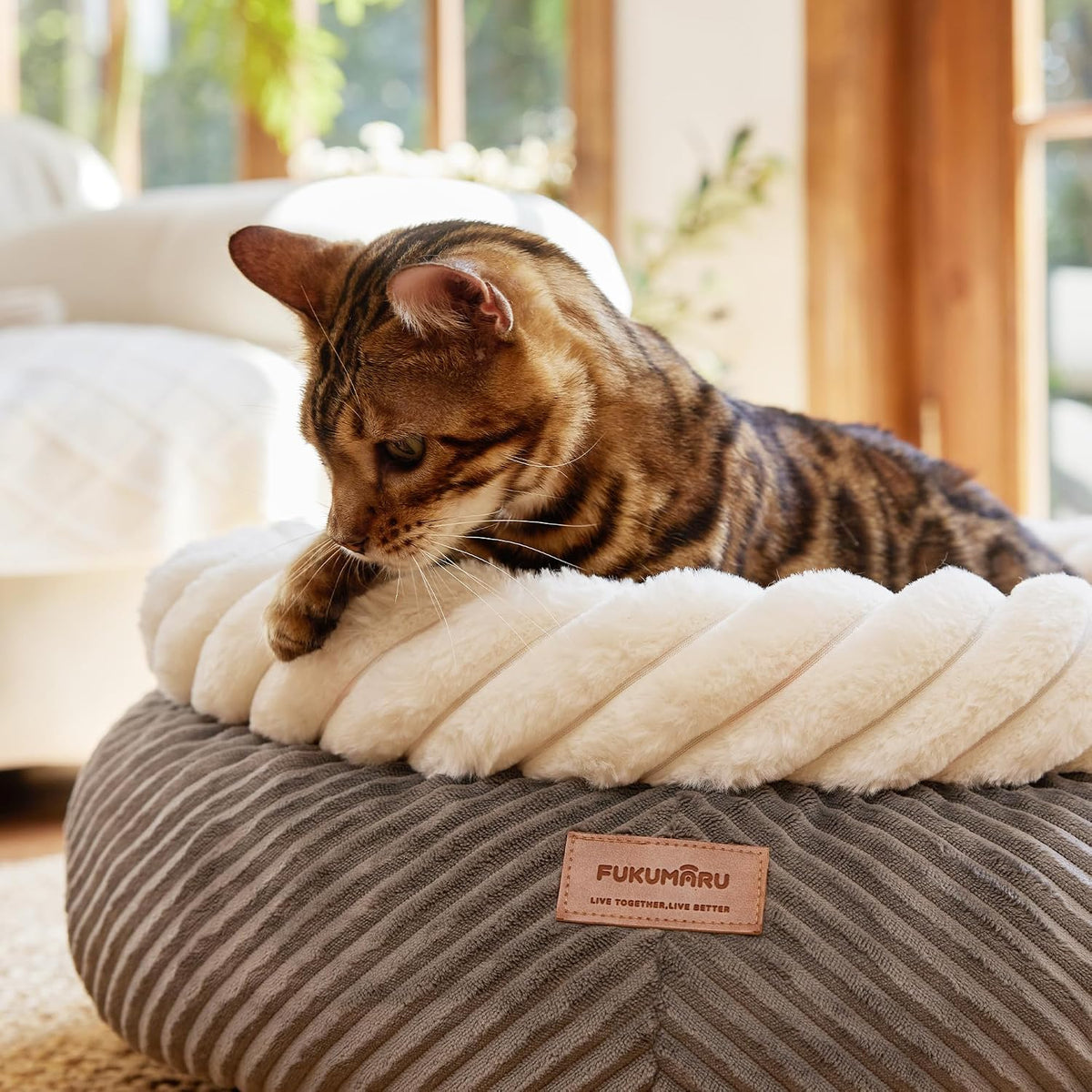 FUKUMARU Cute Round Cat Bed, Calming Donut Small Dog Beds, Washable