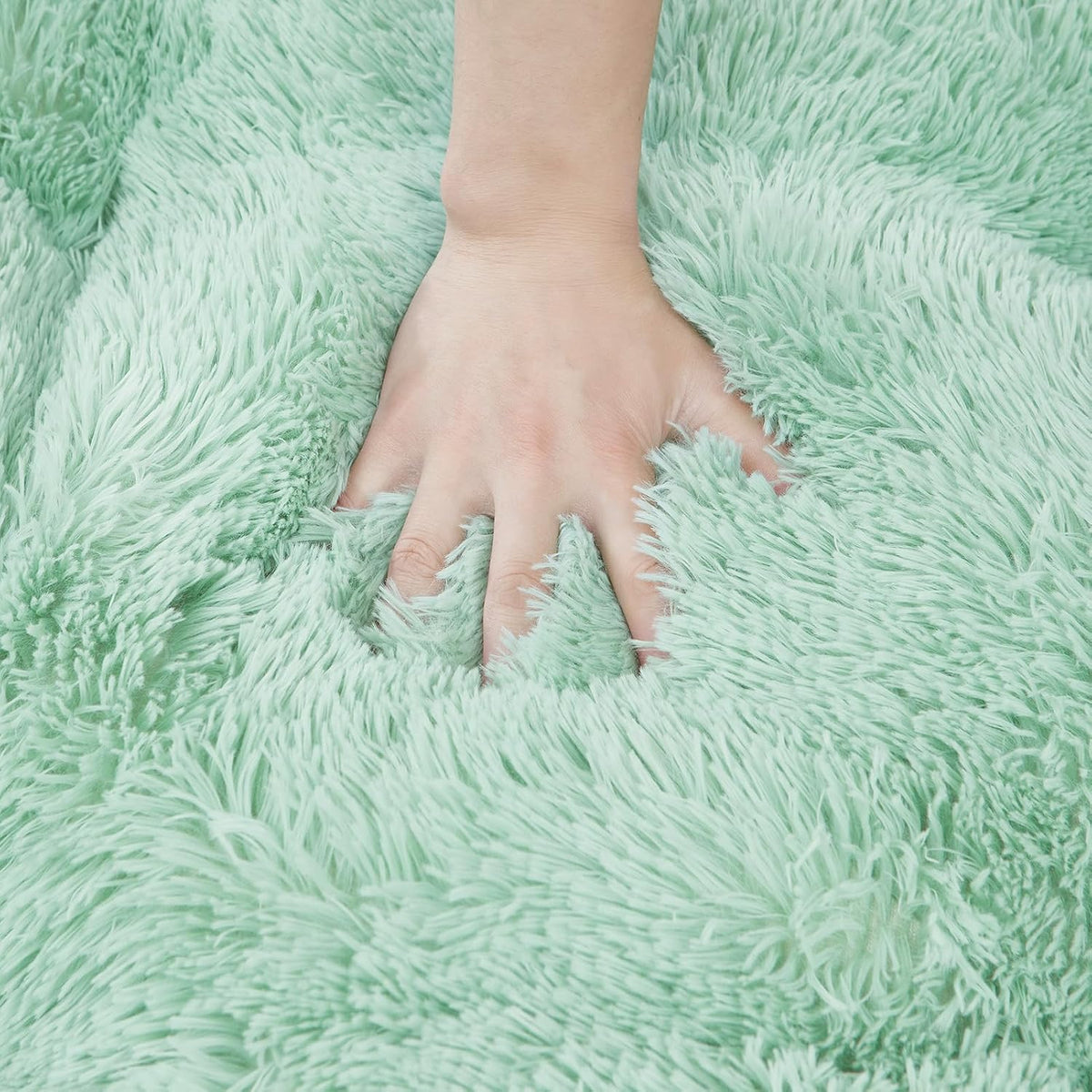 EHEYCIGA Fluffy Dog Crate Bed for Large Dogs, Plush Faux Pad, Apple Green