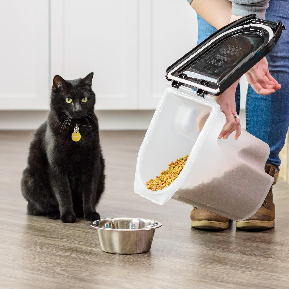 IRIS USA Dog Food Storage Container, Up to 6.5 lbs, Black, Made in USA | Airtight Seal, BPA-Free, Best for Bird Seed, Cat food, Cat Litter, Chicken Feed 