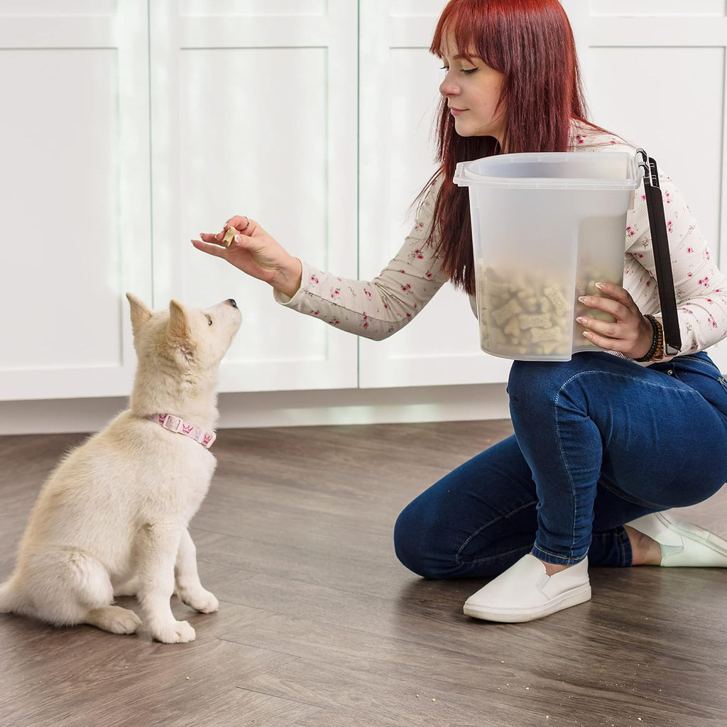 IRIS USA Dog Food Storage Container, Up to 6.5 lbs, Black, Made in USA | Airtight Seal, BPA-Free, Best for Bird Seed, Cat food, Cat Litter, Chicken Feed 