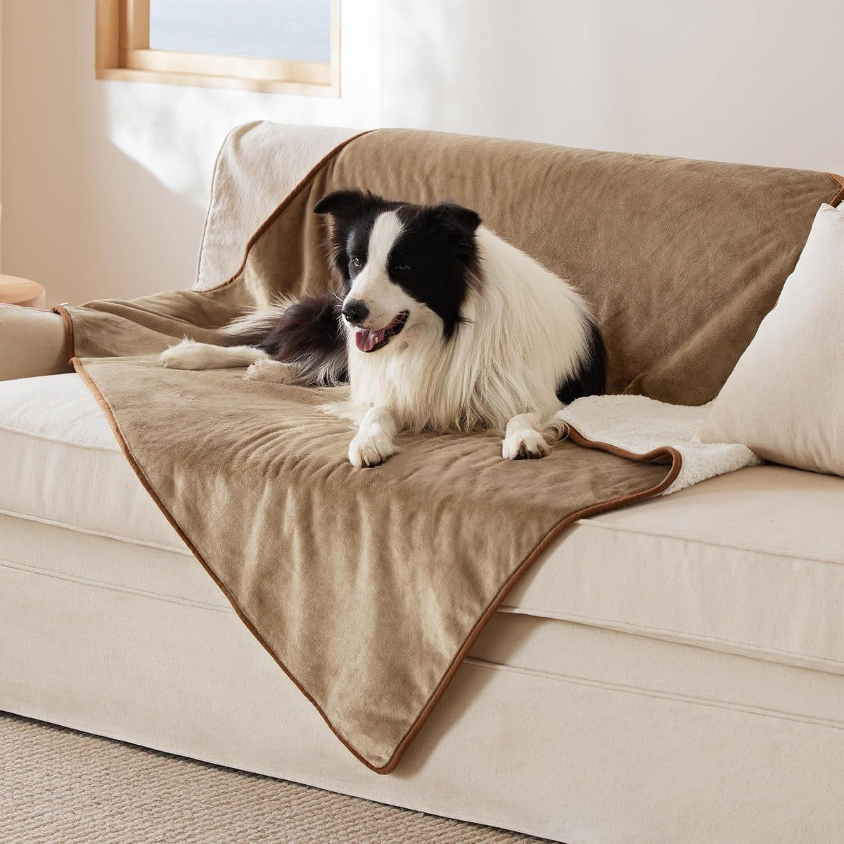 Bedsure Waterproof Dog Blankets for Large Dogs Sherpa Fleece Throw, 50X60