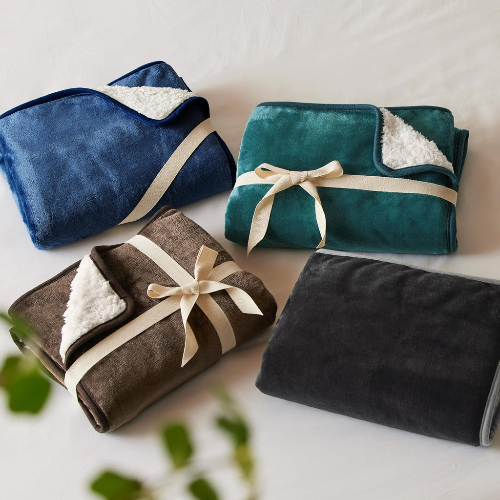 Bedsure Waterproof Dog Blankets for Large Dogs Sherpa Fleece Throw, 40X50